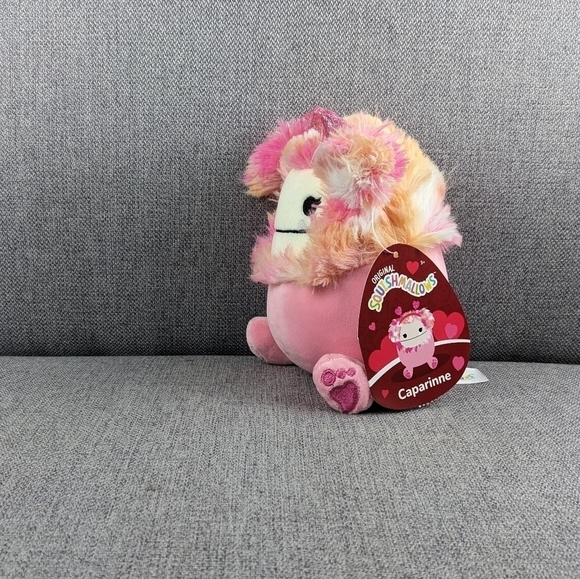 Squishmallows Caparinne the Valentine Yeti Bigfoot 5" - Picture 4 of 4
